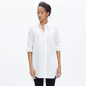 White button-down tunic w/ pockets, size M
